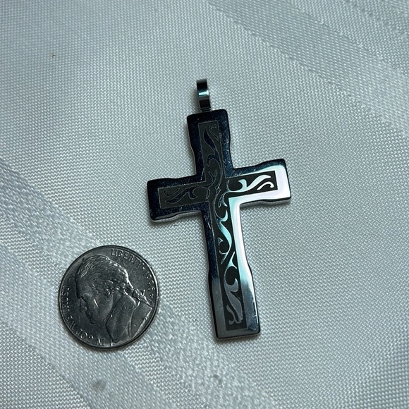 ETCHED Cross Pendant - Picture 5 of 6